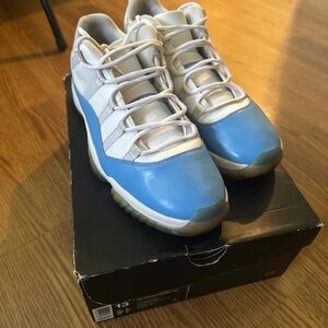 Jordan Air 11 Retro Low - White and Blue